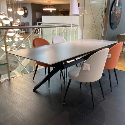 Central Extending Dining Table and Chairs