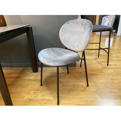 Calligaris Stream Table and Four Ines Dining Chairs Clearance