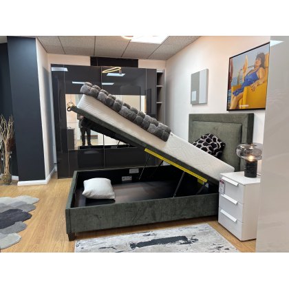 Warwick Kingsize Ottoman Bed Clearance