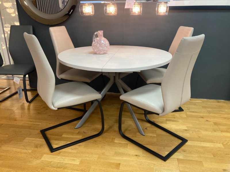 Beadle Crome Interiors Special Offers Calligaris Connubia Giove Extending Table and Four Arcalia Dining Chairs Clearance