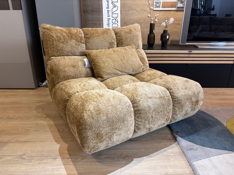 Beadle Crome Interiors Special Offers Plaza Swivel Armchair Clearance