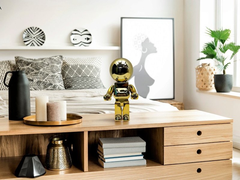 Beadle Crome Interiors Animatronic Figure