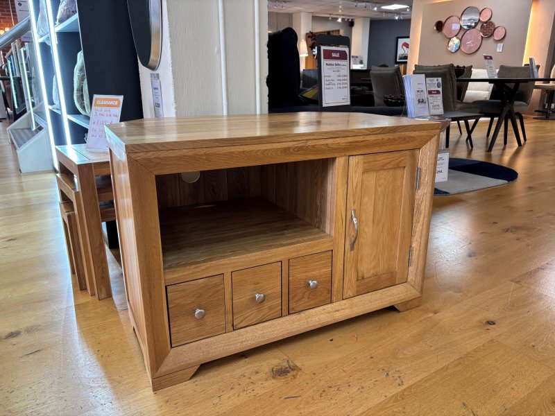 Beadle Crome Interiors Special Offers Solid Oak TV Cabinet Clearance